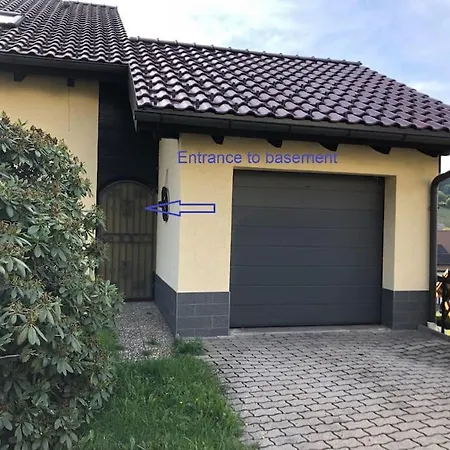 Hills House Apartman *